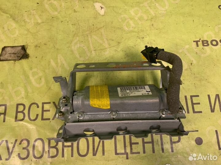 Подушка в торпедо Vw Sharan 7M AWC 1.8 турбо 2002