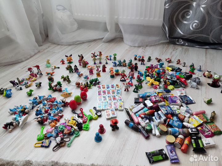 Игрушки из киндера, лента,смурфики, пони, скрепыши