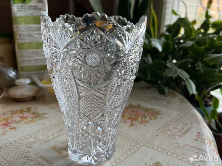 Хрустальная ваза,графины и штоф