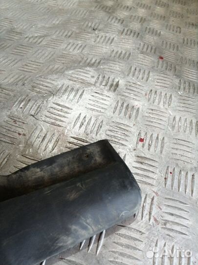 Брызговик передний левый Volkswagen Polo 614 cfna