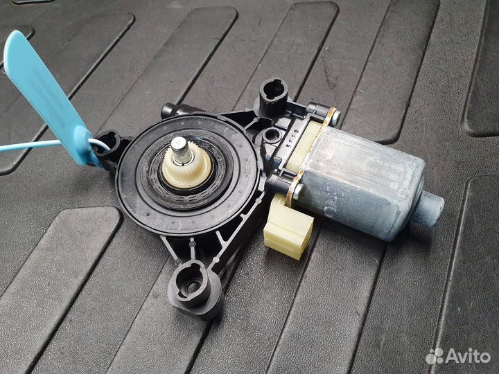 Моторчик стеклоподъемника Audi Q7 4M 2016