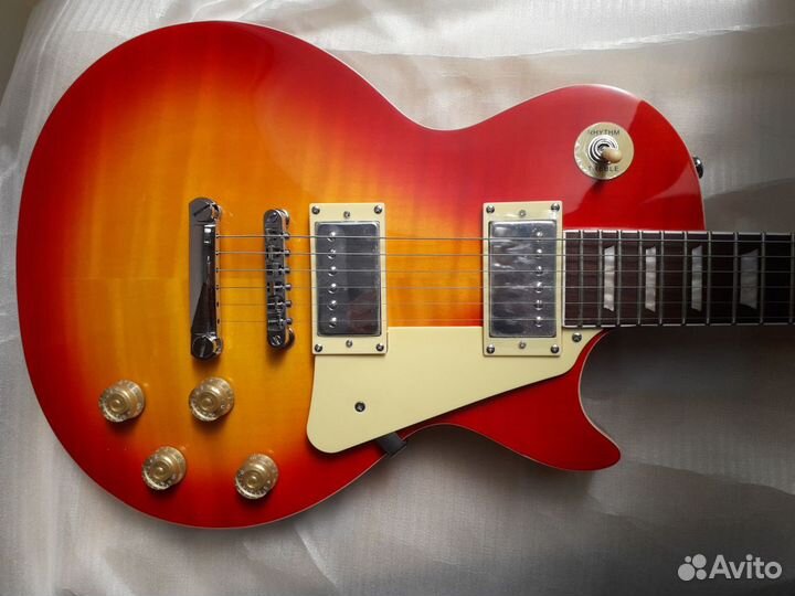 Новая электрогитара Gibson Les Paul, красная