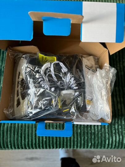 Хоккейные коньки bauer supreme m 4 новые
