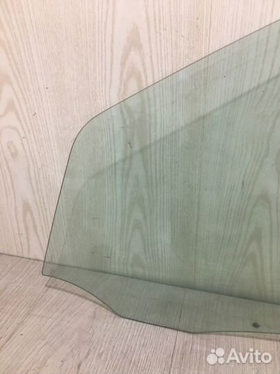 Стекло двери переднее левое Mercedes Benz C180