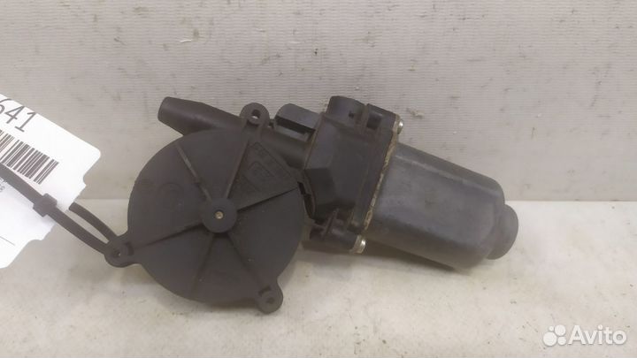 Мотор стеклоподъемника передний правый Nissan