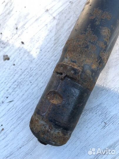 Стойка подвески передняя левая Mitsubishi Galant 7