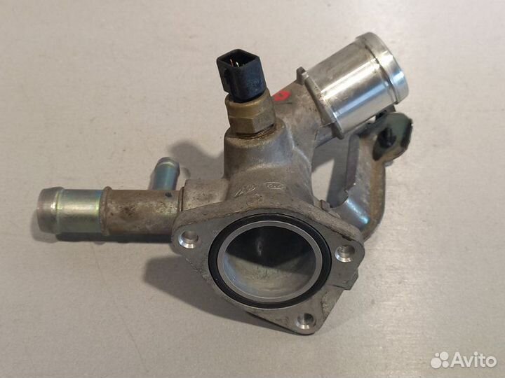 Фланец системы охлаждения Kia Rio седан G4FC 2016