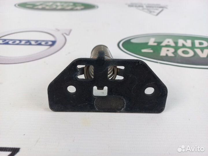 Пружина фиксатора капота Volvo S80 V70 XC70 XC90