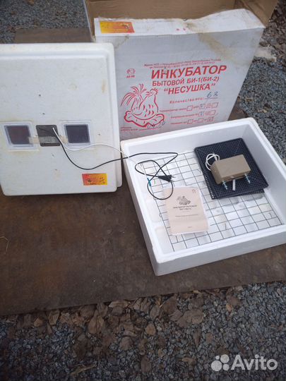 Инкубатор для яиц автоматический несушка