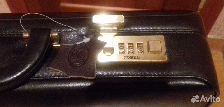 Новый кожаный кейс фирмы 