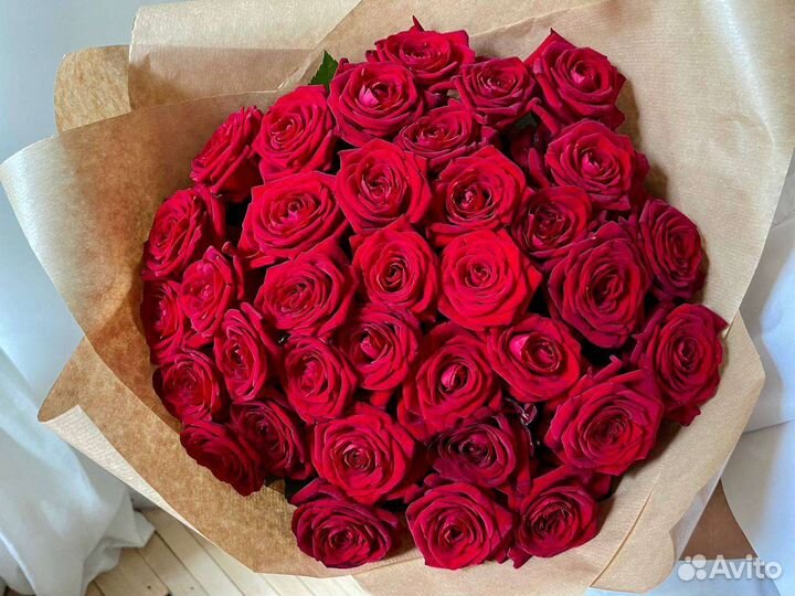 Розы Букет из 35 роз в крафте Розы с доставкой