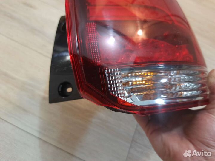 Фонарь правый наружный mitsubishi outlander 3