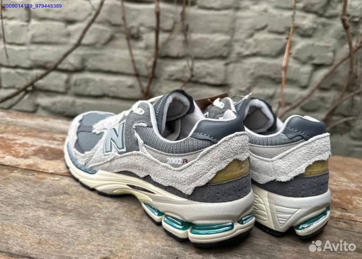 New balance 2002r