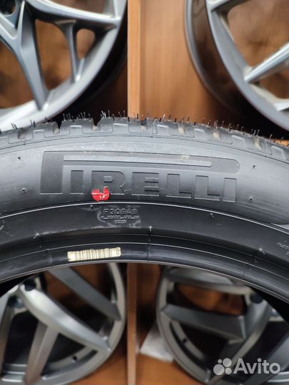 Pirelli Scorpion Winter 285/45 R22 и 325/40 R22 114V