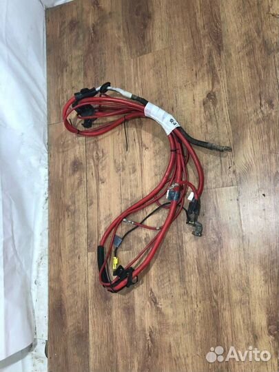 Плюсовой провод аккумулятора BMW 7 E38 рест