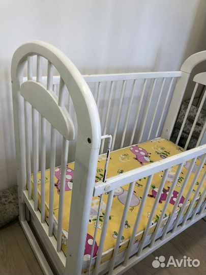 Кроватка с маятником