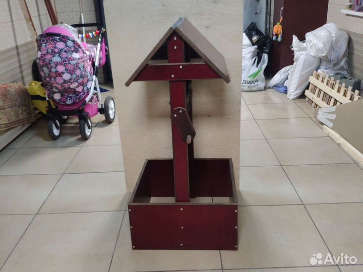 Садовый декоративный колодец