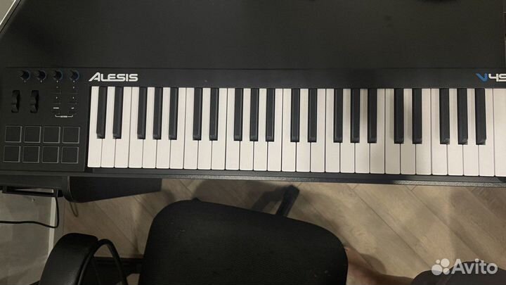 Клавиши Alesis V49