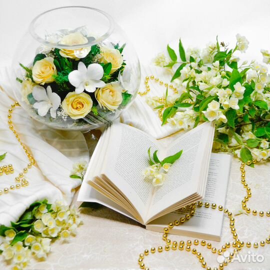 Розы в колбе, цветы в вакууме,подарок к выпускному