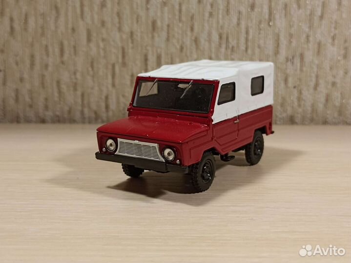 Модель автомобиля 1:43