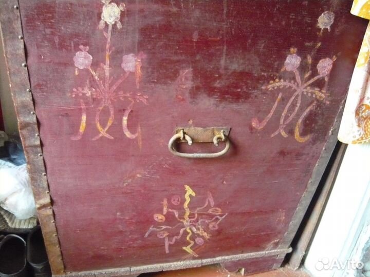 Продаю старинный сундук