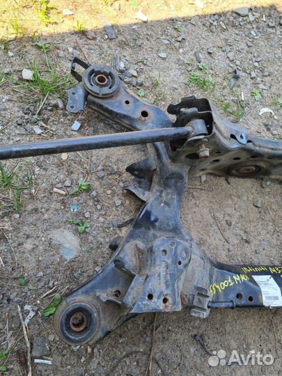 Подрамник Infiniti M37 2012