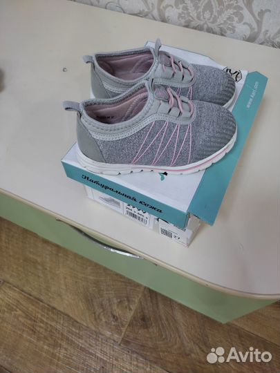 Кроссовки для девочки
