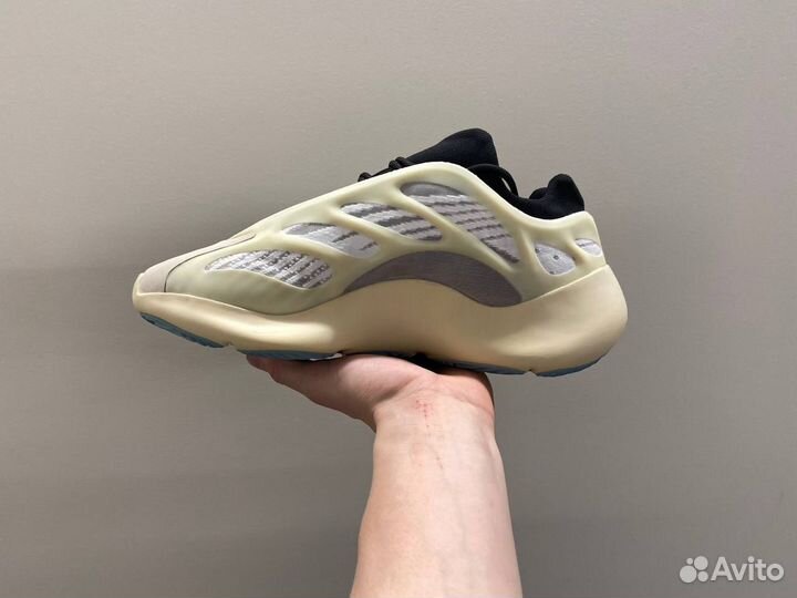 Кроссовки adidas yeezy boost 700