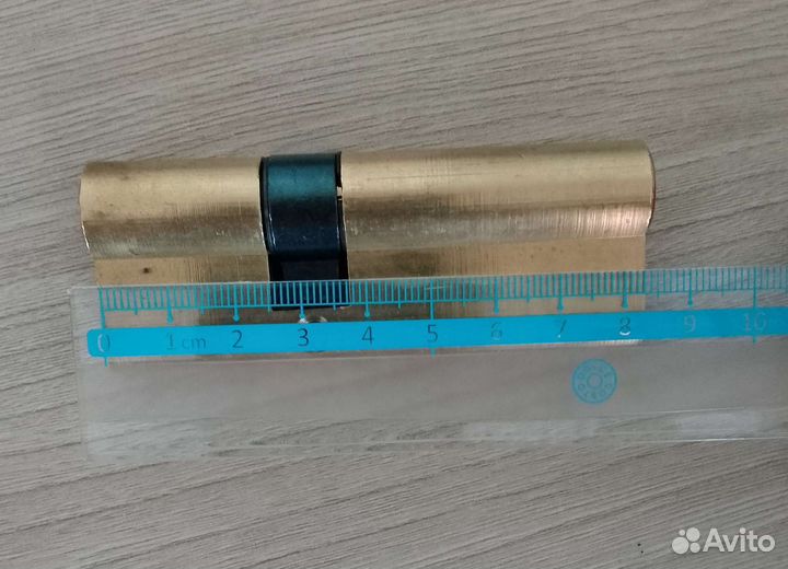 Замок дверной