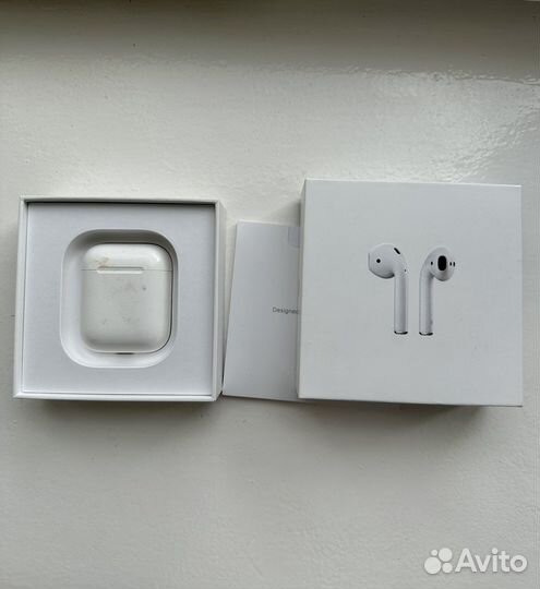 Наушник AirPods левый с чехлом