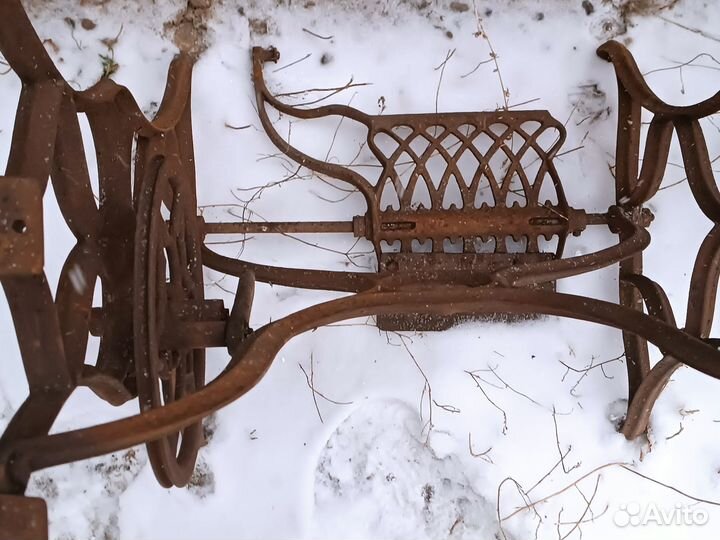 Станина от швейной машинки для стола-мангала