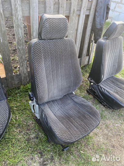 Сидения на Mercedes 190 w201