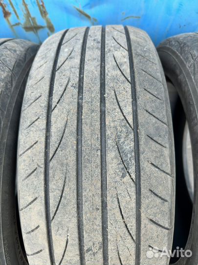 Yokohama Advan Fleva V701 215/55 R17 94W