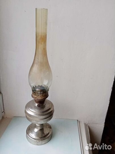 Старинная керосиновая лампа