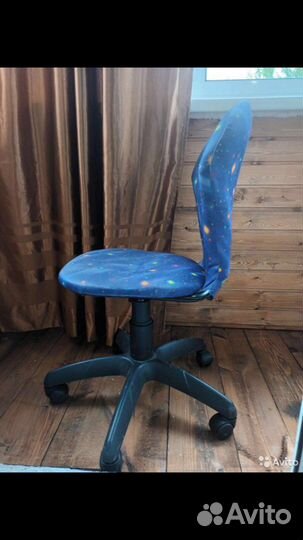 Детский компьютерный стул в хорошем состоянии