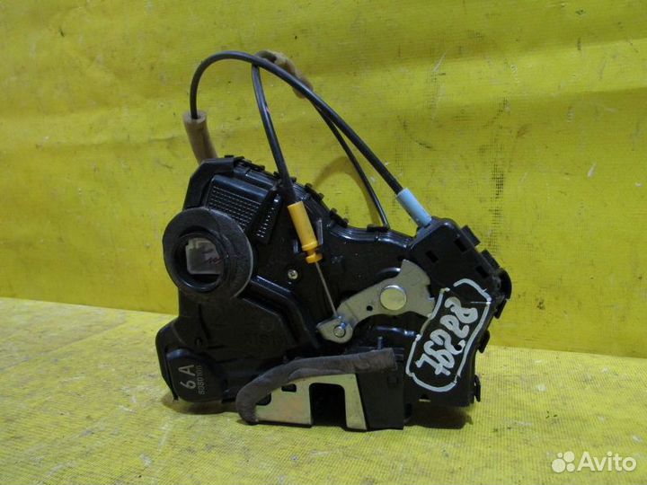 Замок двери Toyota Corolla 150 07г 76228