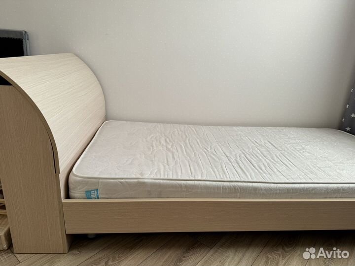 Кровать с матрасом бу