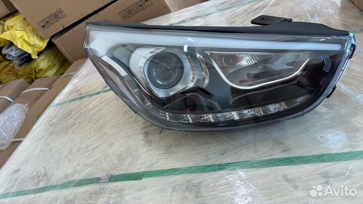 Фара передняя правая Hyundai IX 35 2013-2015