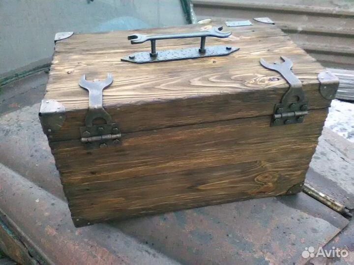 Сундук деревянный
