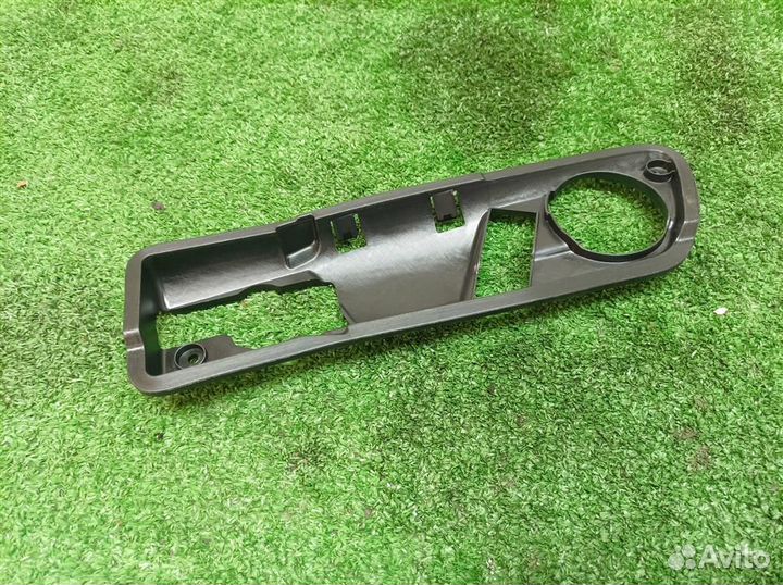 Кронштейн ручки VW Tiguan 2011-2019