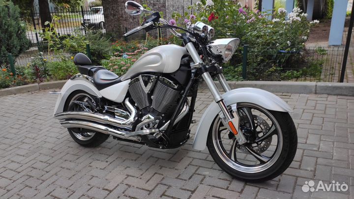 Аренда мотоцикла Victory Kingpin для фотосессии