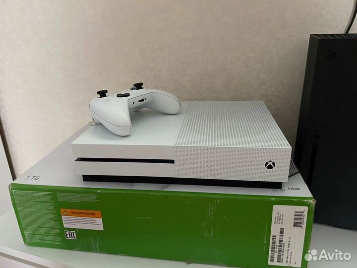 Xbox One S 1тб