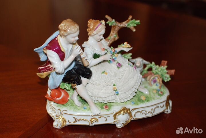 Фарфоровая статуэтка пара с овечкой, Германия