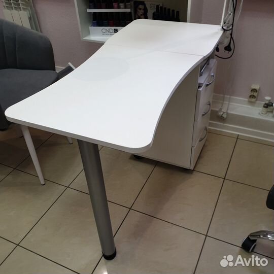 Маникюрный стол бу