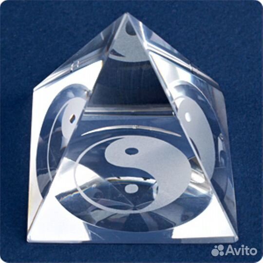 Пирамида с Инь Янь Статуэтка из хрусталя RU*531