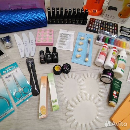 Маникюрный набор с аппаратом и лампой