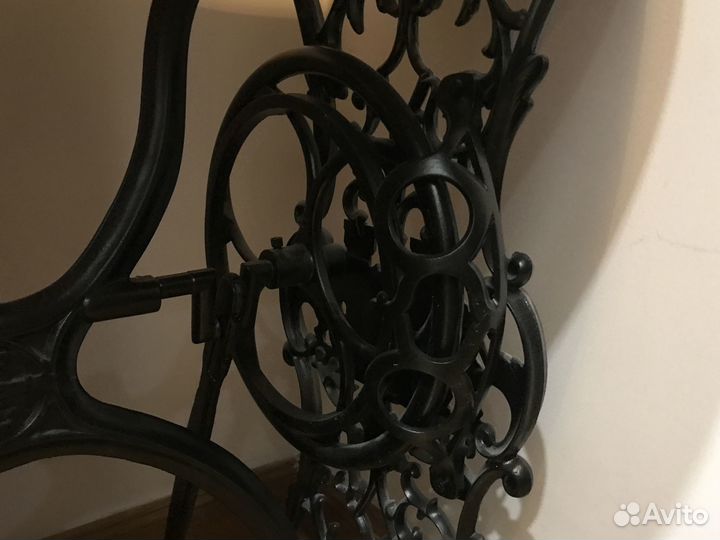 Столик (станина швейной машины) чугун литьё мрамор