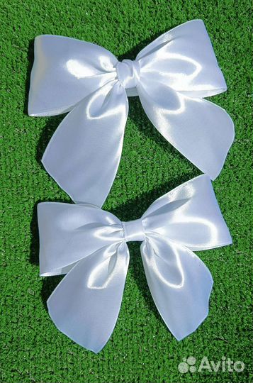 Белые банты