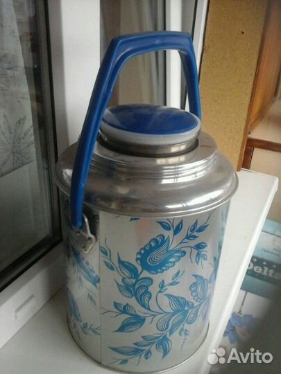 Термос с крышкой