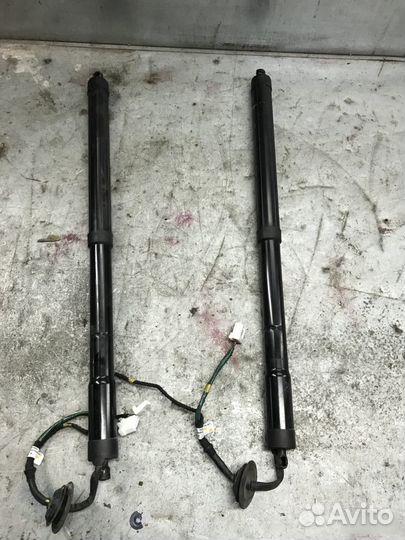 Амортизатор багажника Infiniti Qx70 S51